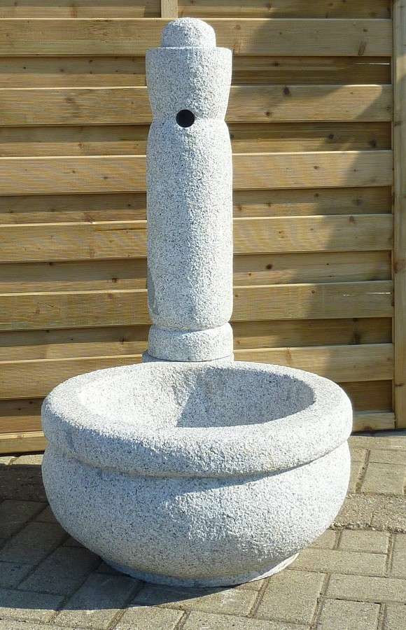 Fontana in pietra giardino