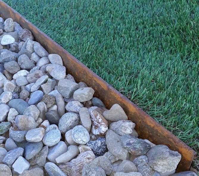Bordi Per Prato In Acciaio Corten – 10 Pezzi Da 107,5 Cm (Totale 10,75 M) – Altezza 16,5 Cm, Flessibili E Robusti Per Aiuole E Viali – Con Picchetti