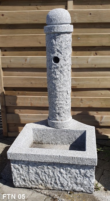 fontana in granito giardino