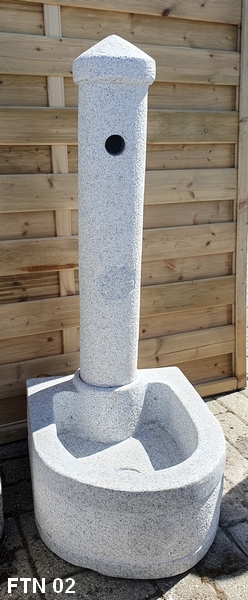 fontanella in granito giardino