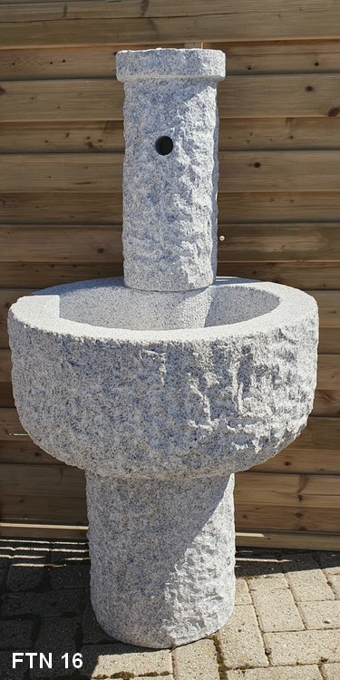 fontana in pietra vasca alta