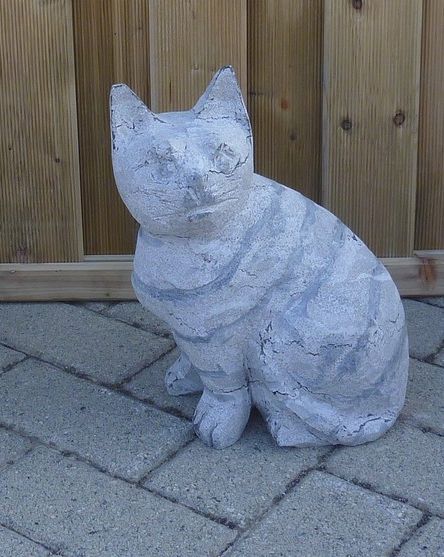 gatto in pietra giardino
