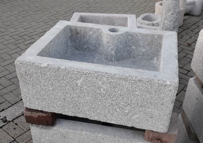 lavandino pietra con foro rubinetto